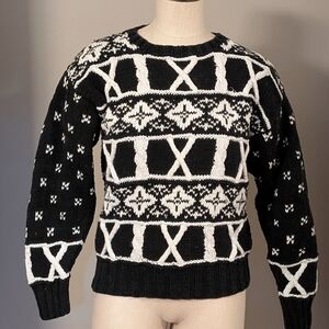 VINTAGE Black & White Patterned Sweater -  medium